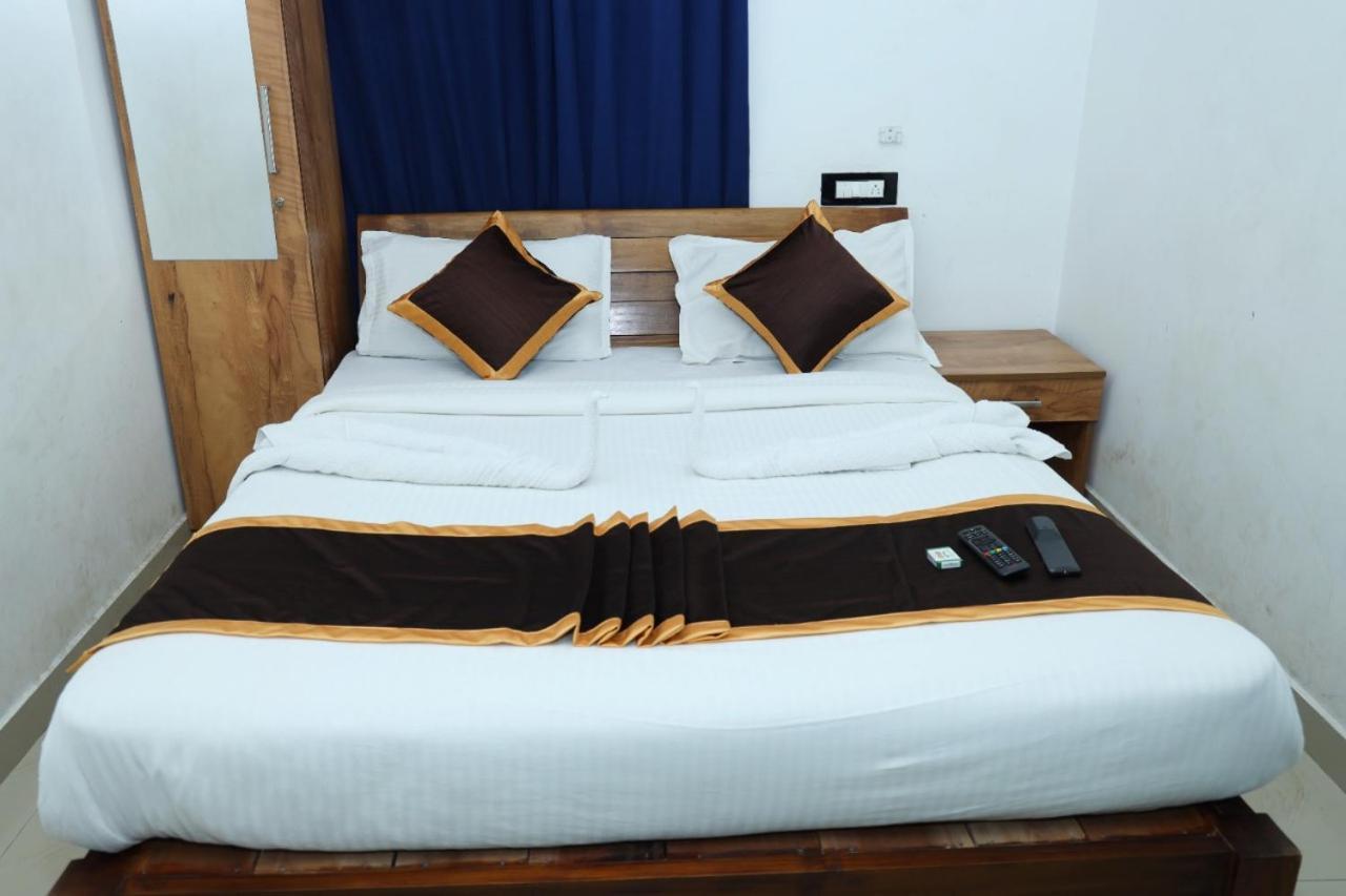 Airport Cochin Grand Residency , Nedumbassery Angamali Ngoại thất bức ảnh